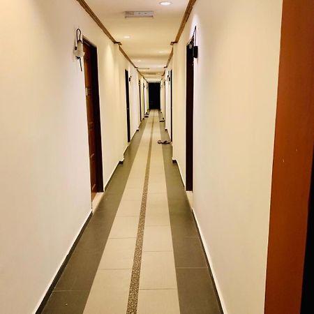 D Lima Beach Inn Pantai Cenang  Kültér fotó