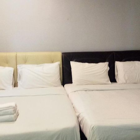 D Lima Beach Inn Pantai Cenang  Kültér fotó