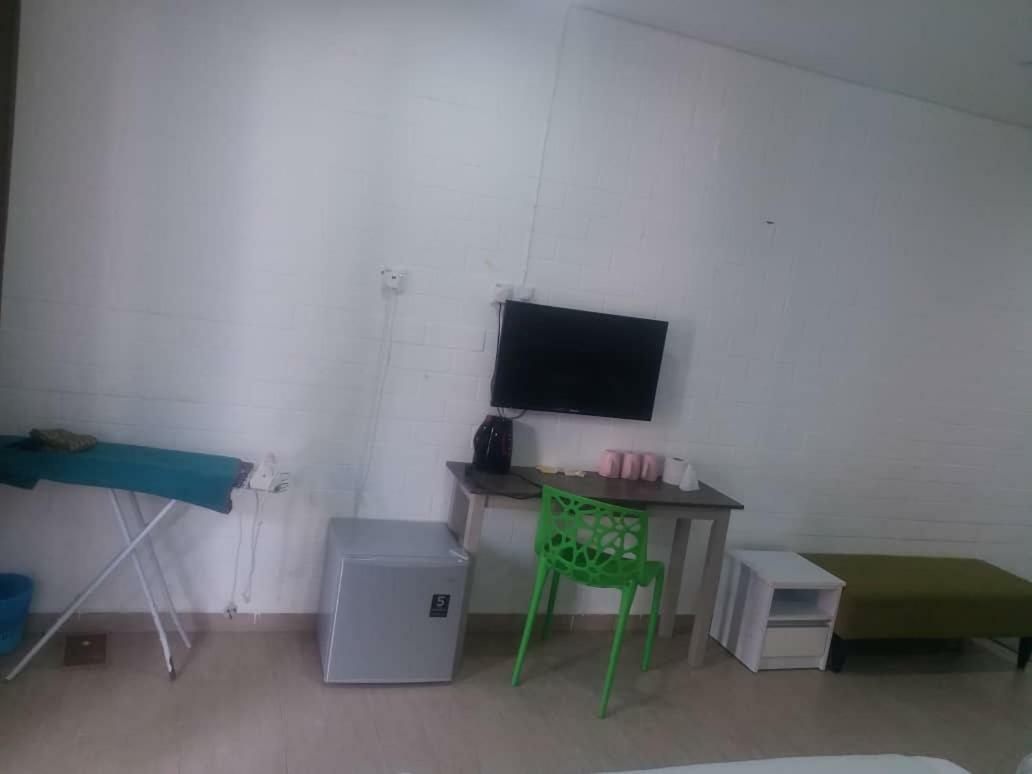 D Lima Beach Inn Pantai Cenang  Kültér fotó