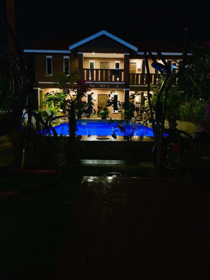 D Lima Beach Inn Pantai Cenang  Kültér fotó